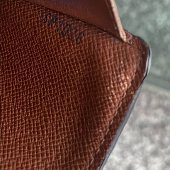 LV Monogram Trifold wallet - Picture 9 of 10